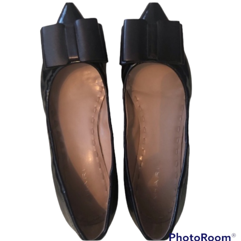 TAHARI black flats size 6M